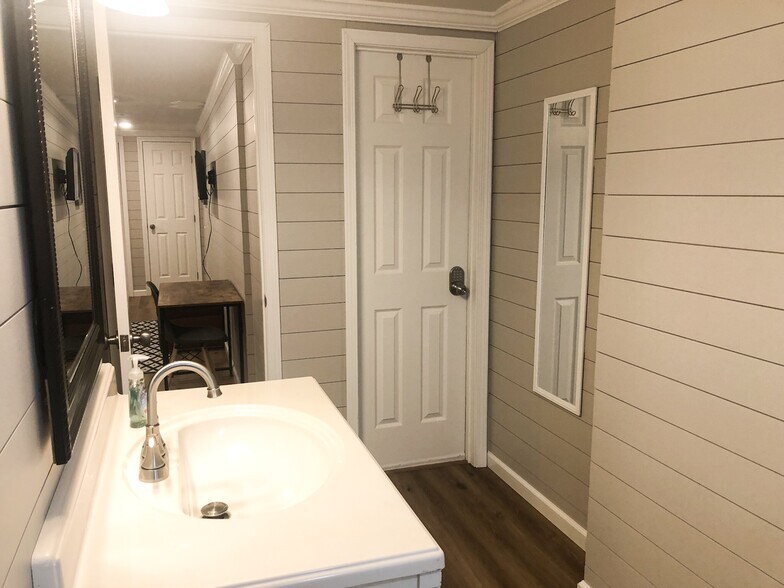 Building Photo - 1314 Golf Links Rd