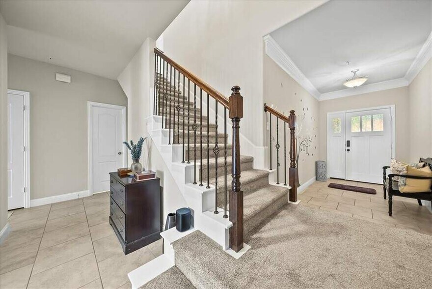 Building Photo - 556 Waterloo Dr
