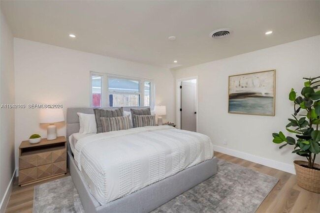 Building Photo - 2621 SW 19th St