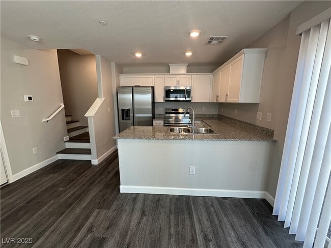 Building Photo - 2834 Champagne Gold Ave