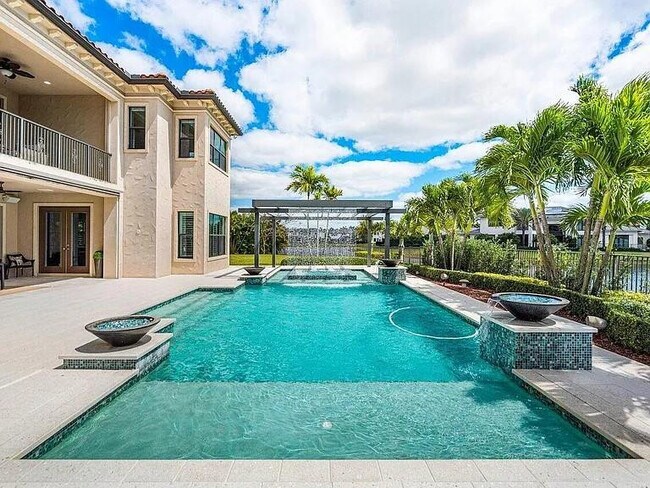 Building Photo - 17511 Cadena Dr