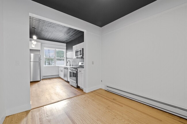 Building Photo - 342 Bramhall Ave