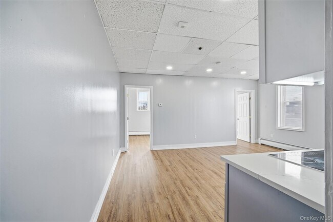 Building Photo - 32 W Main St