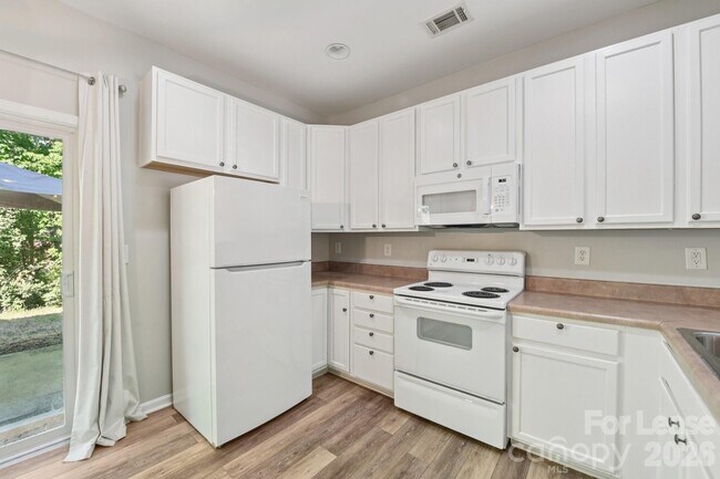 Building Photo - 124 Clydesdale Ct