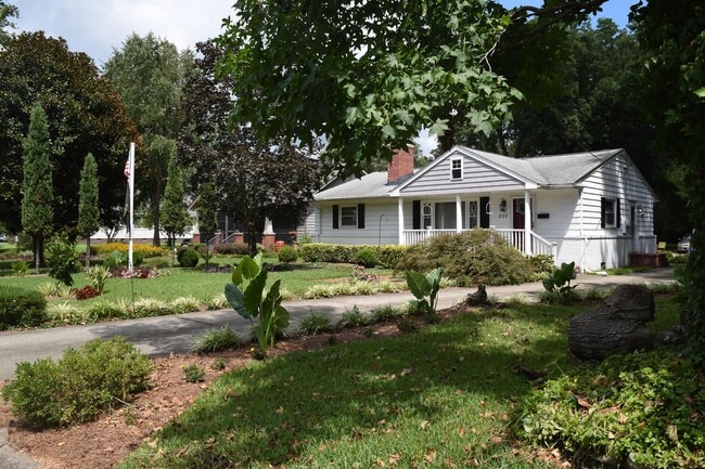 Building Photo - 310 La Salle Ave