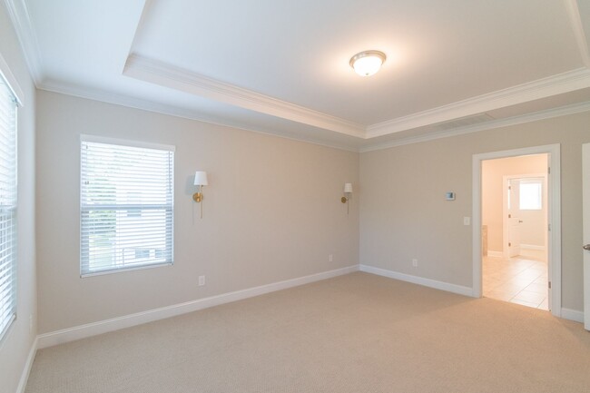 Building Photo - Spacious & Elegant 4 Bedroom Home in Fort ...
