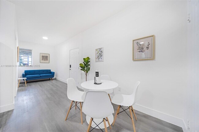 Building Photo - 1029 SW 5th St