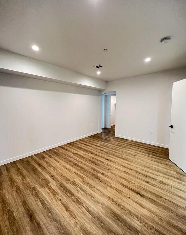 Building Photo - 3-story townhome is optimized for your L.A lifestyle 1st month free!