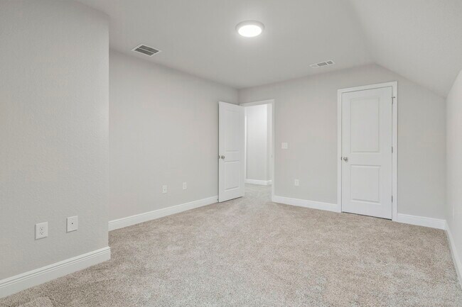 Building Photo - 5402 Parkside Dr