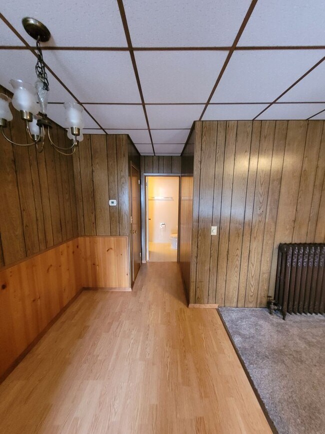 Building Photo - 402 N Railroad St