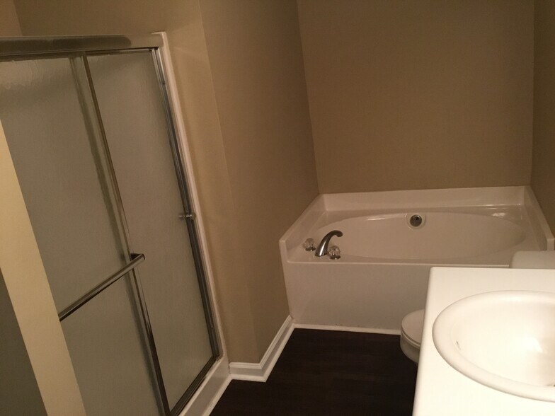 Building Photo - 204 Ber Creek Dr