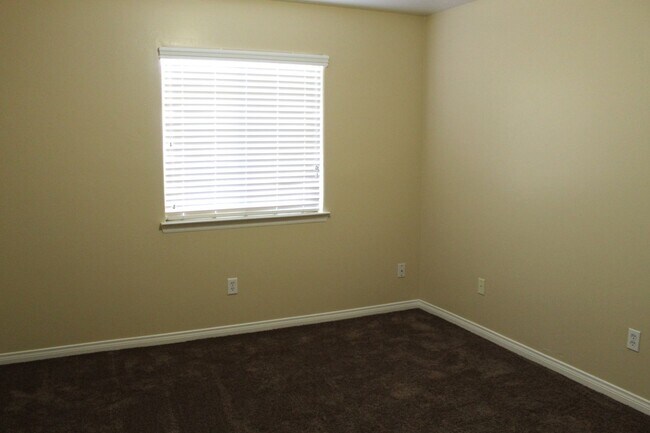 Building Photo - Southwest 5 bed 3 bath home