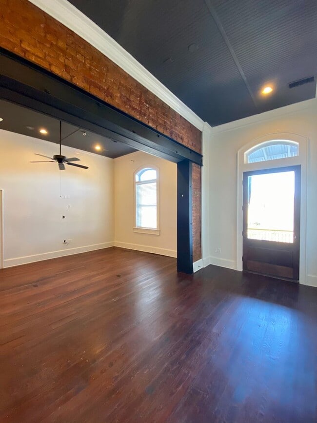 Building Photo - Beautiful 2BR/2BA Loft in Downtown Opelika
