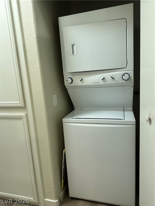 Building Photo - 4730 E Craig Rd