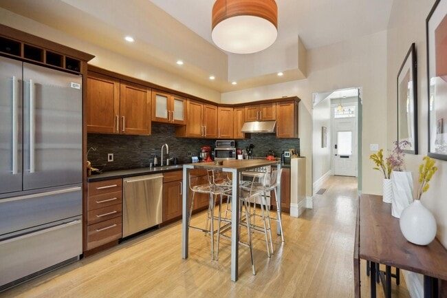 Building Photo - Charming, Furnished 1bd in the Castro