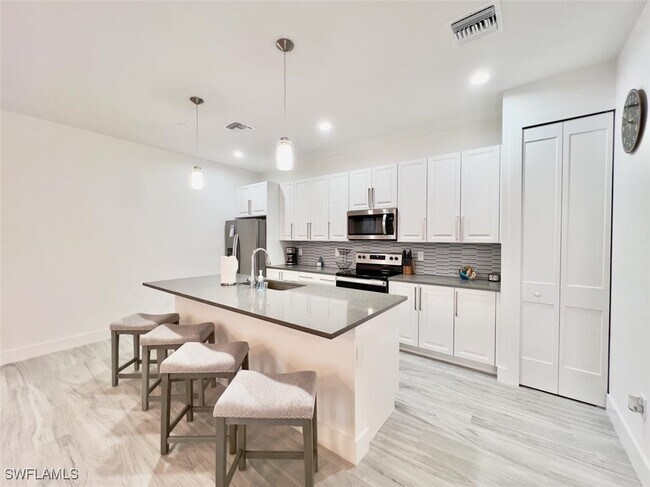 Building Photo - 5865 Shell Cove Drive