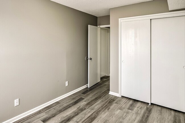 Building Photo - UPDATED 1-Bedroom Apartment at Gaslight Village!