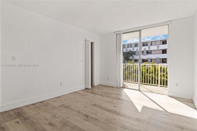 Building Photo - 1801 S Treasure Dr