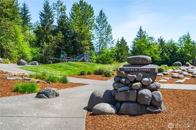 Building Photo - APPROVED PENDING-maintained 3 bedroom, 2.5 bathroom townhome in Tehaleh