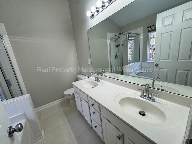 Building Photo - 1413 Crimson Creek Dr