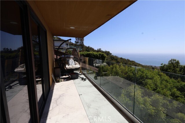 Building Photo - 1055 Summit Dr