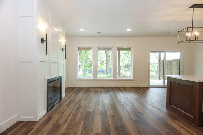 Building Photo - 1797 E Rex Rd