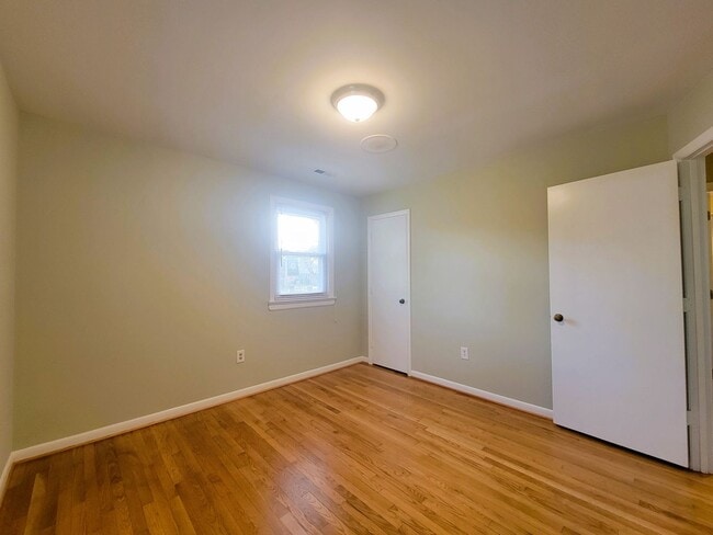 Building Photo - Renovated brick rancher in Southside.