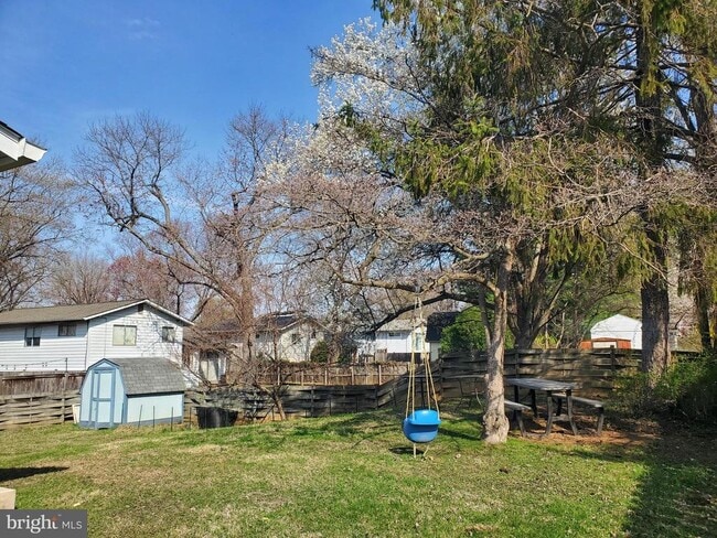 Building Photo - 702 W Edmonston Dr