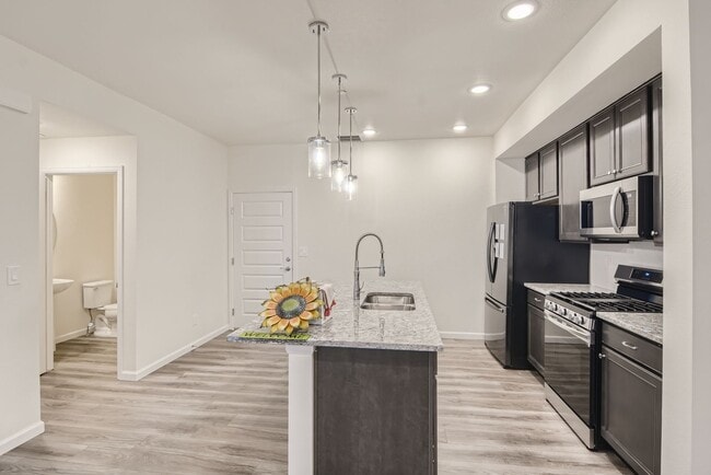 Building Photo - Beautiful 2-story modern townhome available for rent in booming Interquest & Voyager area