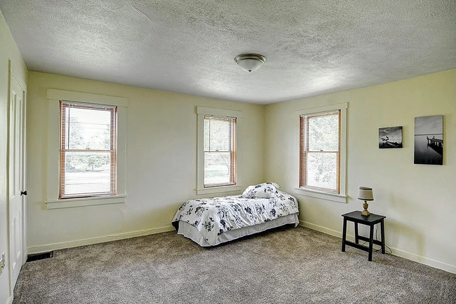 Building Photo - Renovated Farmhouse on Over 2 Acres – Waynesville Schools