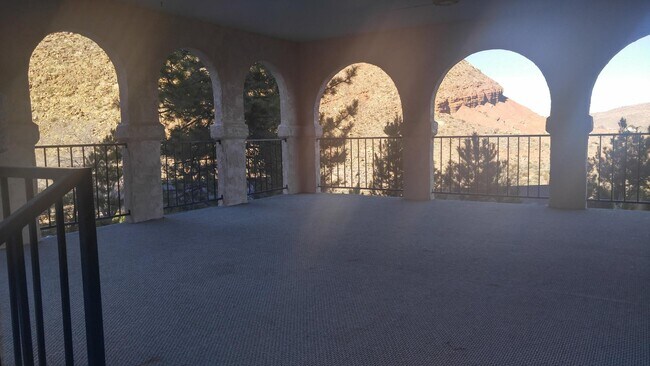 Building Photo - 1545 Montezuma Cir