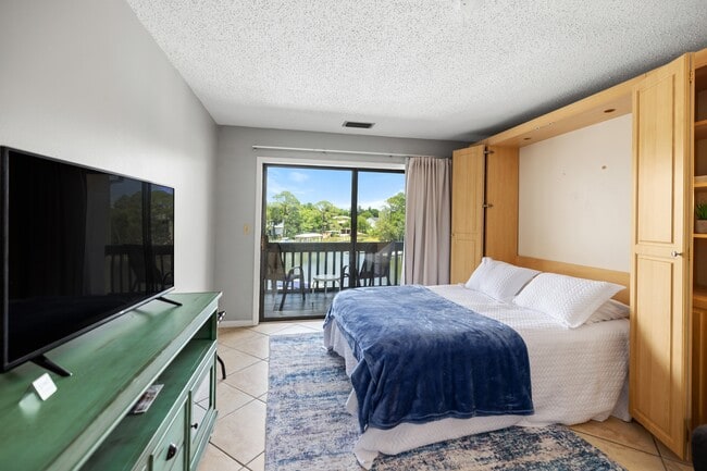 Building Photo - 300 Yacht Club Dr