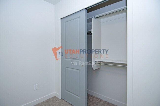 Building Photo - 425 S 960 W