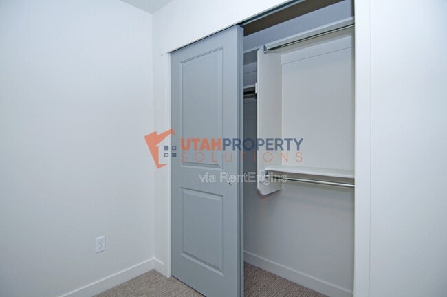 Building Photo - 963 W 540 S