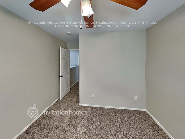 Building Photo - 1429 E Rosebud Dr