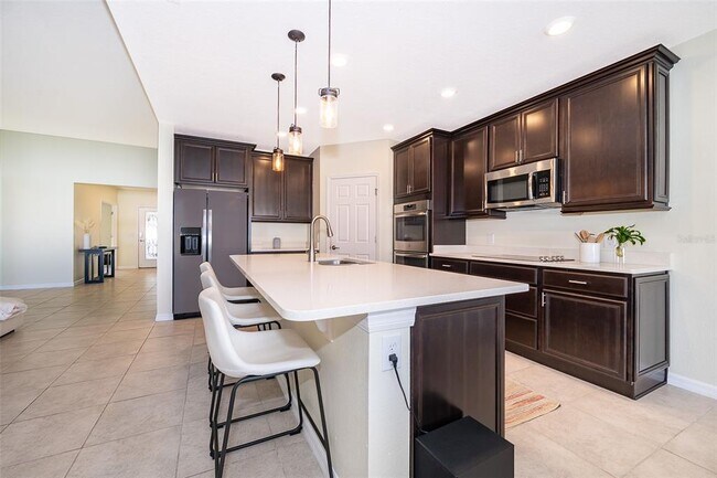Building Photo - 2630 Summerland Way