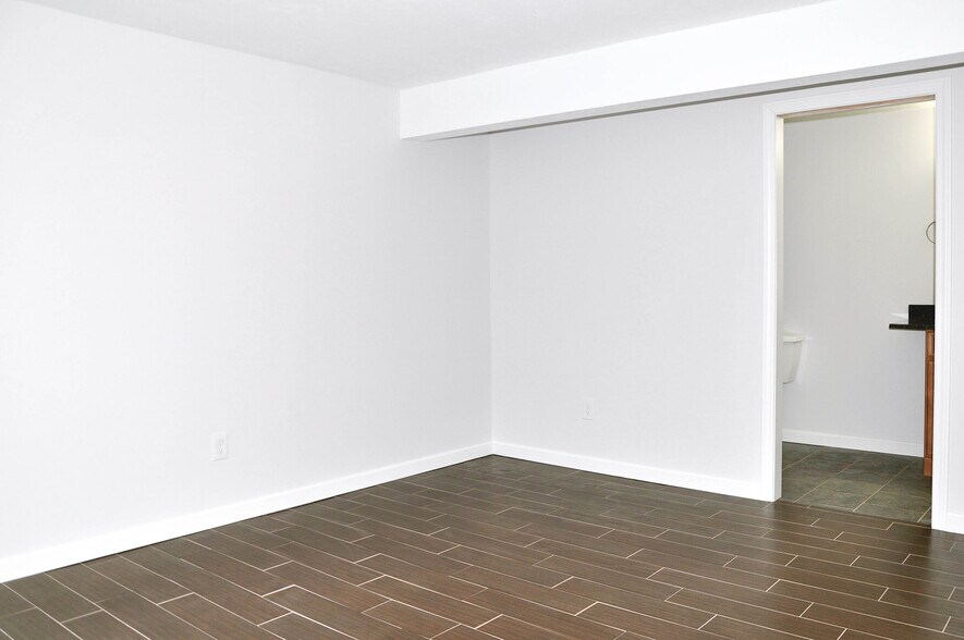 Building Photo - 152 Main St