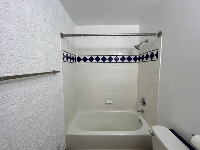 Building Photo - Charming 3-Bedroom Home with Bonus Room in Prime Beaverton Location Cedar Hills Neighborhood!!!