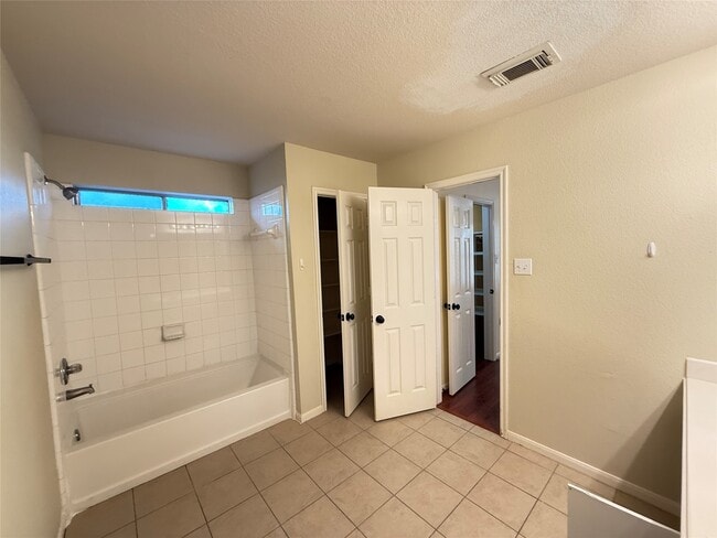 Building Photo - 10210 Cades Creek Ct