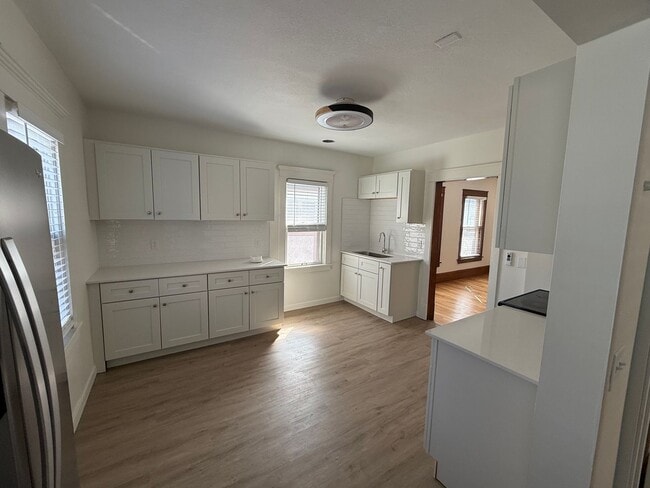 Building Photo - 3145 Pleasant Ave