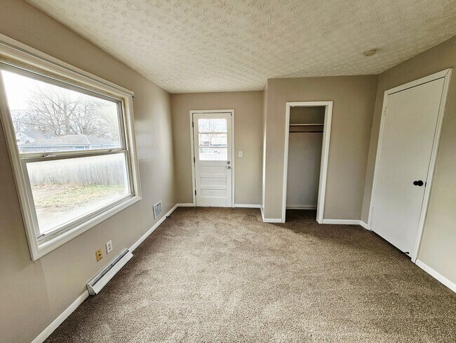 Building Photo - Move-In Ready 3BR/1BA Home w/ 2-Car Garage | Recently Updated