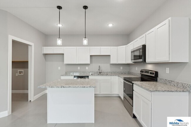 Building Photo - 1012-1012 W 55th St S