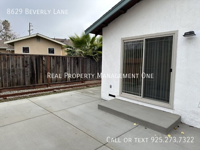 Building Photo - Well Kept 2 Bed, 1.5 Bath Duplex in great ...