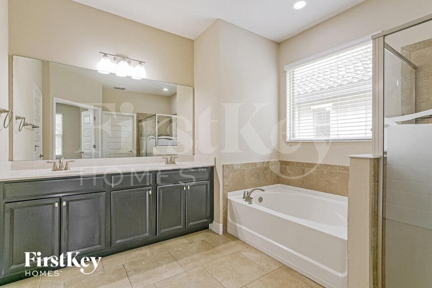 Building Photo - 1651 Nina Dr