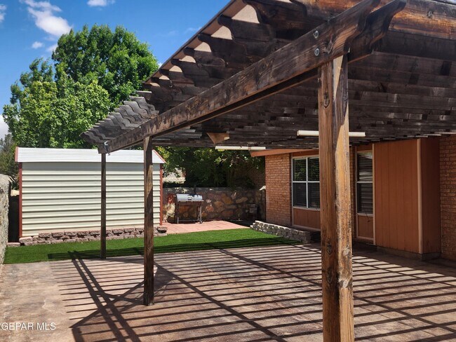 Building Photo - 3115 Sal Berroteran Dr