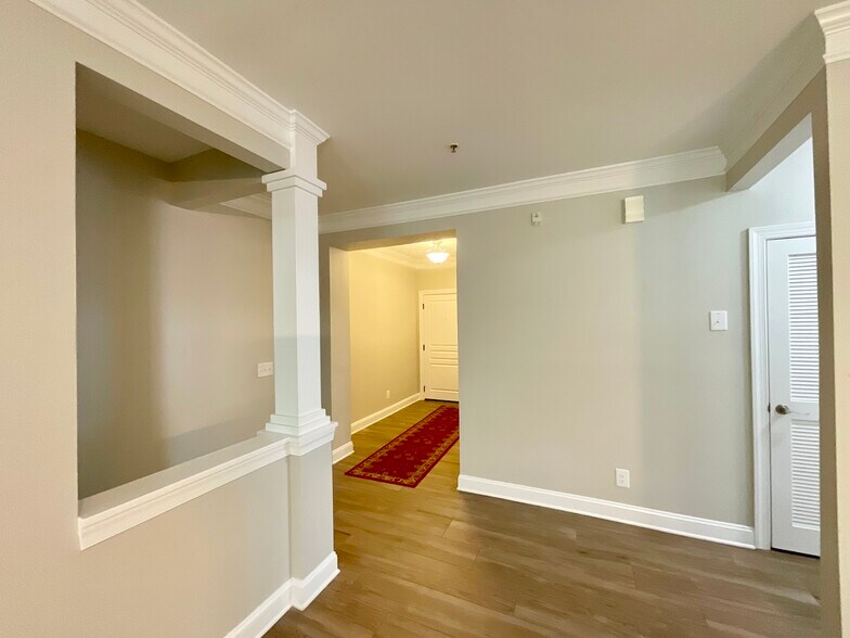 Building Photo - 833 Providence Glen Dr