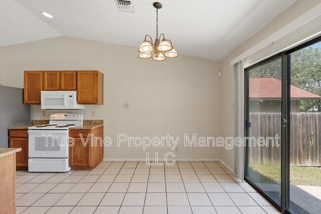 Building Photo - 7911 Corona Ridge