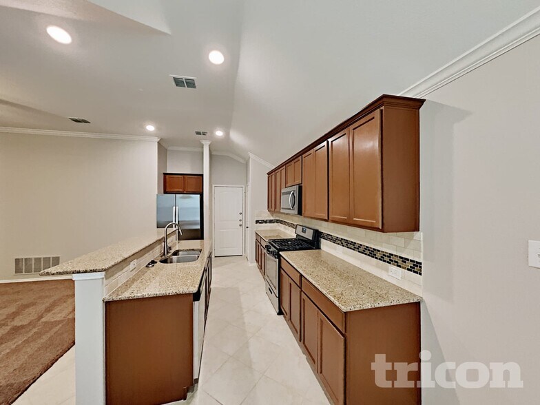 Building Photo - 457 Peach Ln