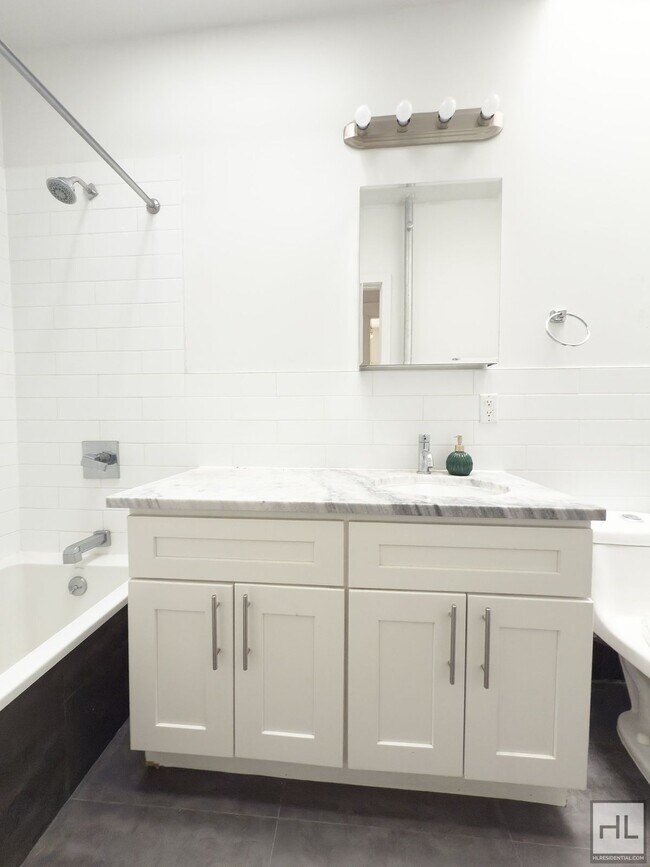 Building Photo - Beautifully Renovated 3-Bedroom with Priva...