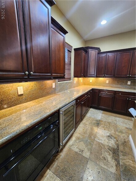Building Photo - 2713 Cyrano St